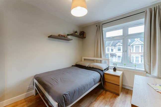 Bright Room in Female Household Main Photo
