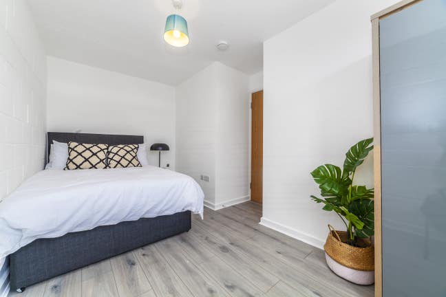 Cozy Doubles, 2 Mins to New Cross! Main Photo
