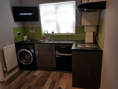 Studio Apartment Vibrant Area All Bills Included Main Photo