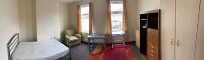 Ilfordking size   Furnished Double Room inc bills  Main Photo