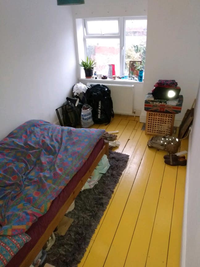 Double room in sunny house share Main Photo
