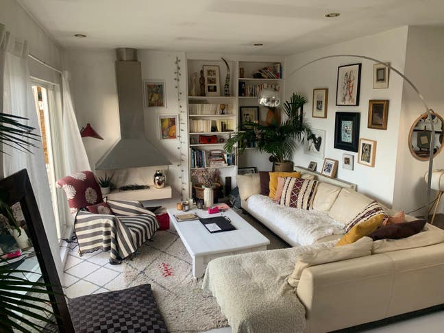 Double bedroom in the lovely house great location Main Photo