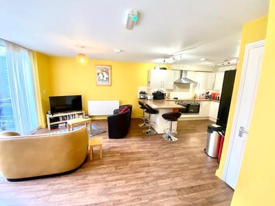 Premium Modern House and Ensuite Bedroom Main Photo
