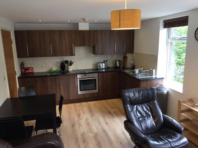 High end 2bed flat nxt to Headingley Train Station Main Photo