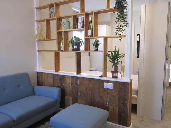  Refurbished En-suite Flatlet for couple or single Main Photo