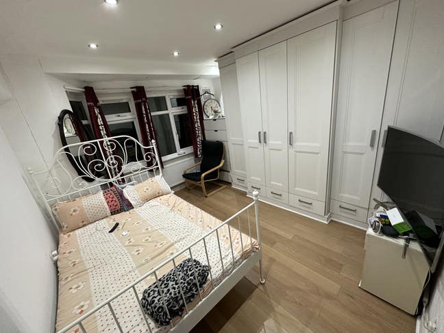 *** URGENT *** Double Room available Main Photo