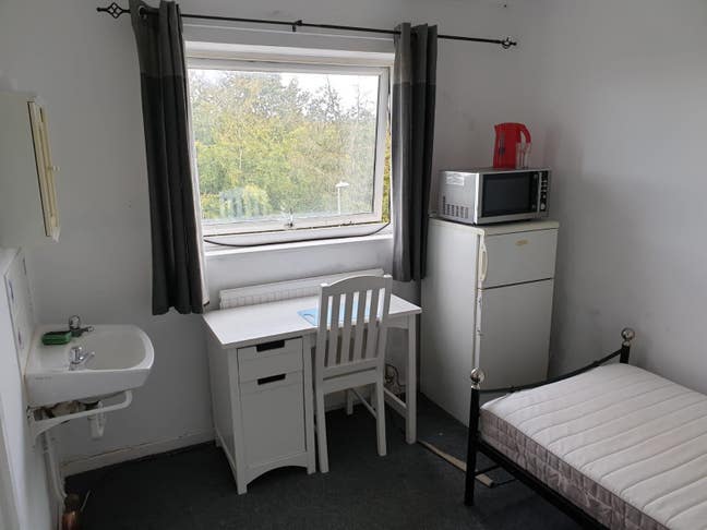 Rooms to let close to town centre £90/week Main Photo