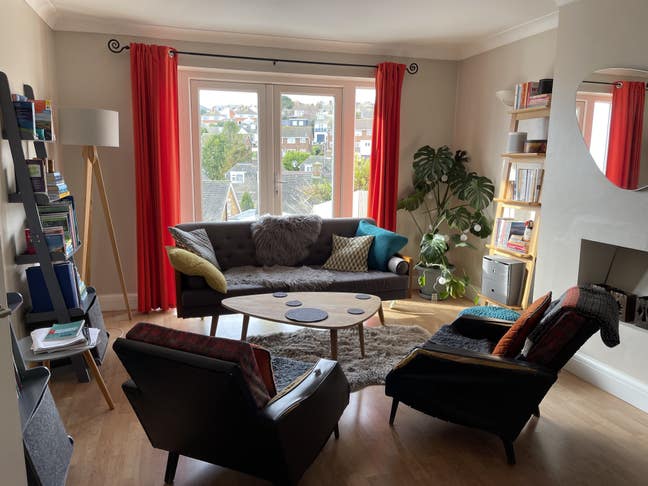 Lovely small double room available for August Main Photo