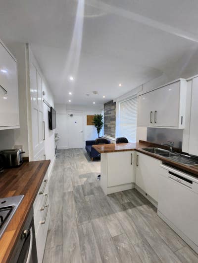 30 hyde Park Road  Main Photo
