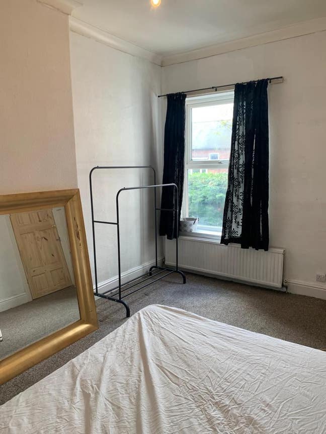 Double Room in Sale M33 Main Photo