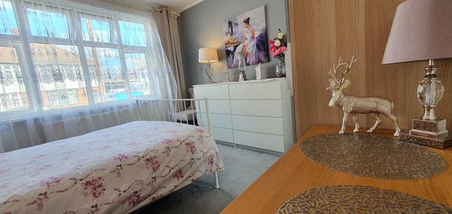 Lovely Bedroom next to Hayes &Harlington Station. Main Photo