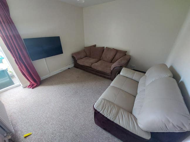 Rooms to rent in quiet house, bills included. Main Photo