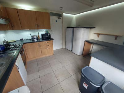 Rooms to rent in quiet house, bills included. Main Photo