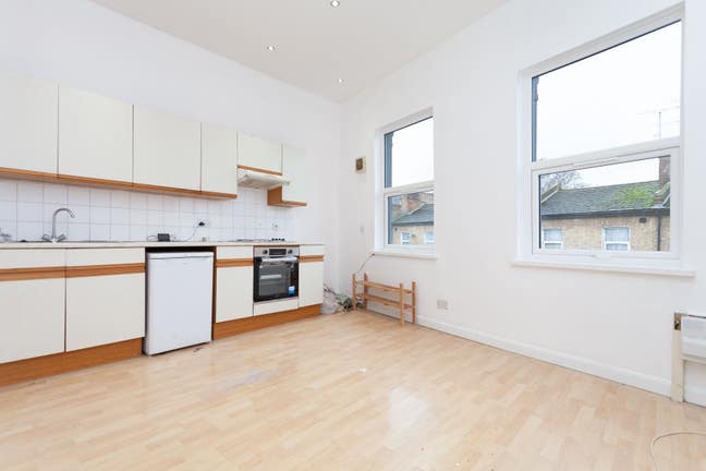 Superb self contained double studio flat - Hackney Main Photo