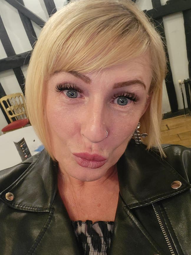 Looking for a room Main Photo