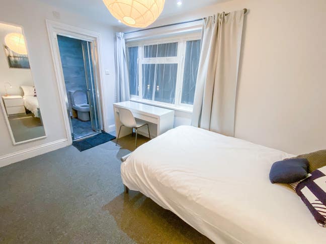 Modern House-Share - Double Room with Ensuite Main Photo