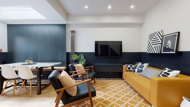 STUNNING double en-suite room great location Main Photo