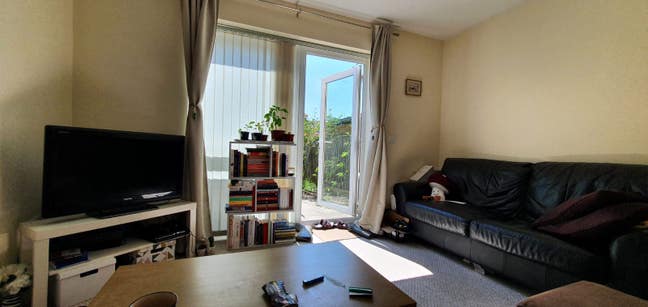 Double Furnished Shared Bedroom (Bills Included) Main Photo