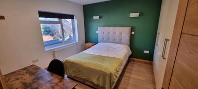 Lovely double room with En suite (SE9)-Bills Inc.  Main Photo