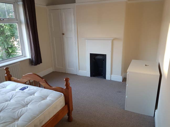 Amazing double room in a spacious, friendly house Main Photo