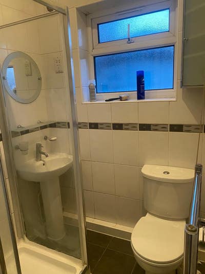 1 en suite double bed room for single professional Main Photo