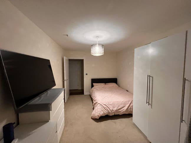 Spacious modern double bedroom with own bathroom Main Photo