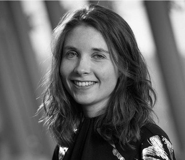 I am a professional female aged 28. I am look... Main Photo