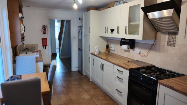 Clean Quiet Double Room in Quiet Avonmouth House Main Photo