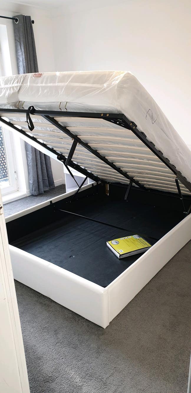 Double Room - Storage Bed Main Photo