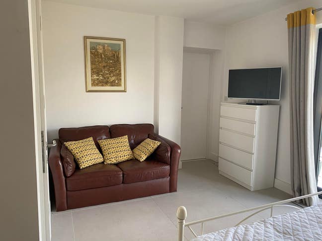 Studio for Rent Main Photo