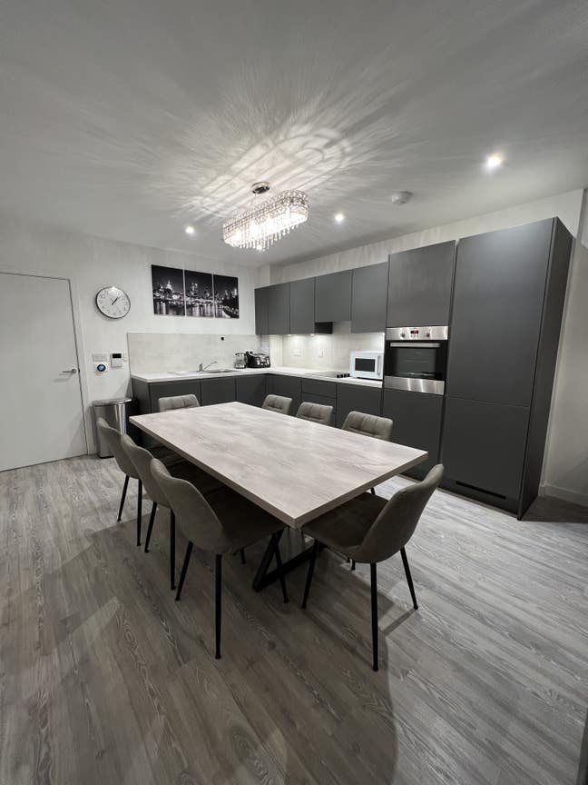 New-Build Apartment 15 mins from Central London Main Photo