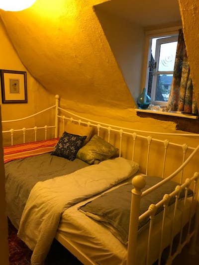 Single room in period cottage Main Photo