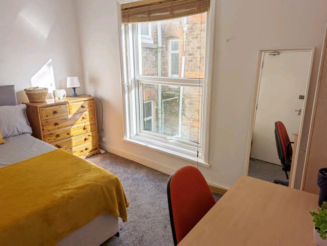 Lovely room by the beach Main Photo