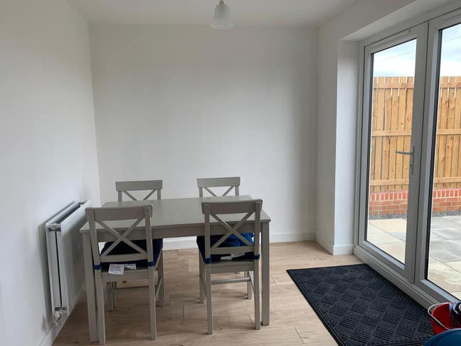 3 Furnished Double Bedrooms - New Build Home Main Photo