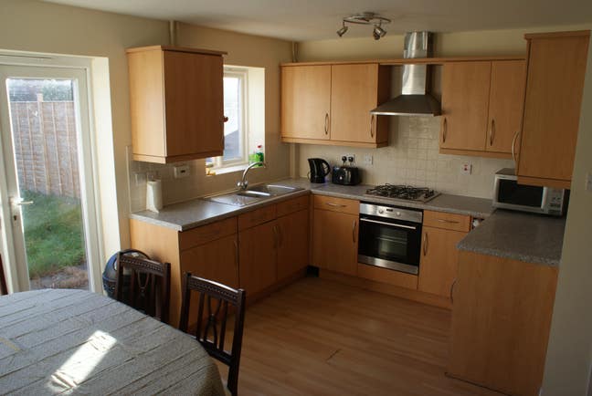 Double Bedroom / Ensuite; Fully Furnished Main Photo