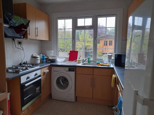 One furnished room in Golders Green  Main Photo