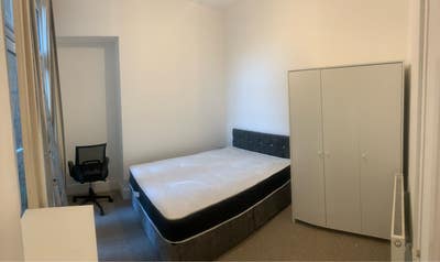Room in 2 bedroom flat, 10 minutes from town Main Photo