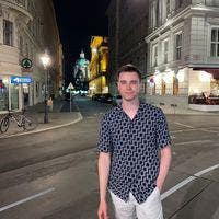 Outgoing professional wanting social housemates Main Photo