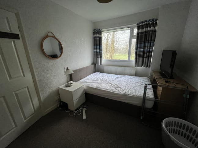 Room available September close to QE Main Photo