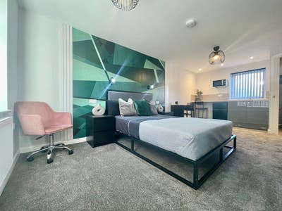 All in-Location🏠X-Large Studio Available  Main Photo