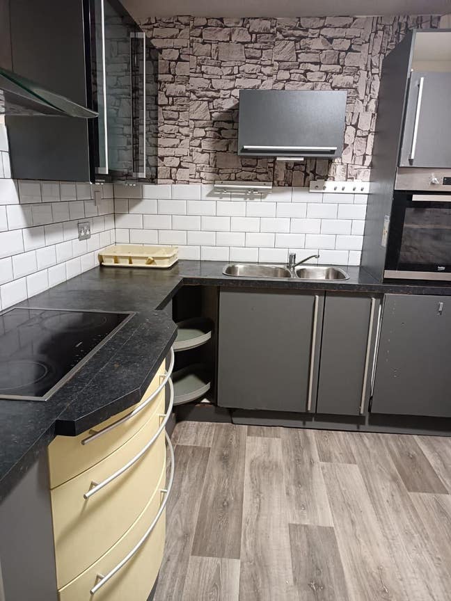 2 bedroom fully furnished apartment close to QMC  Main Photo