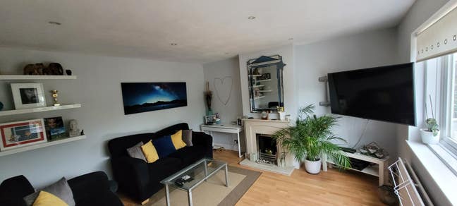 Chilled House with communal spaces and garden Main Photo