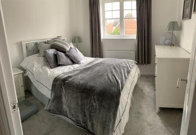 Room with own bathroom to let  Main Photo