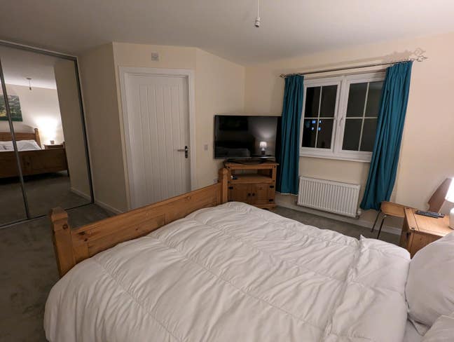 Spacious En-Suite Room - Bills included Main Photo