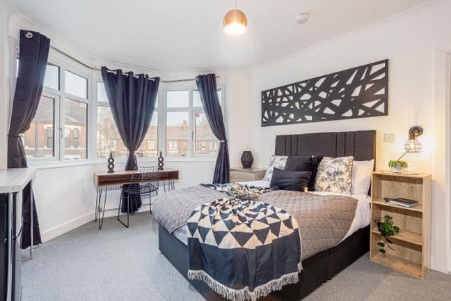 "Simply Stunning Ensuite Rooms with Parking" Main Photo