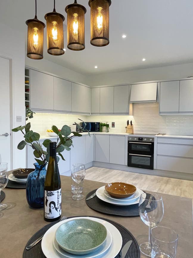 Lovely rooms in professional home share  Main Photo