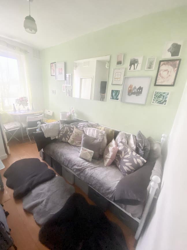 Spacious fully furnished double bedroom Main Photo