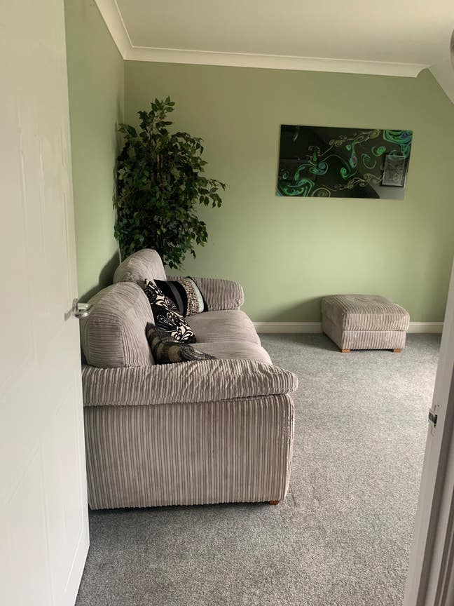 Furnished Double room & large lounge Main Photo