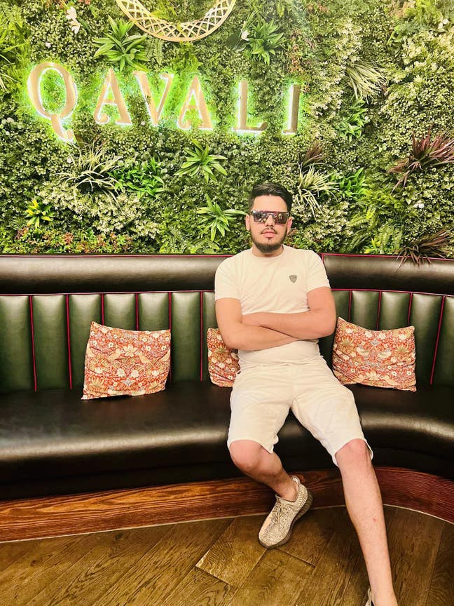 I am a professional male aged 25 I am looking... Main Photo