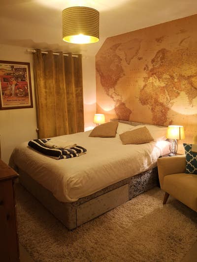 Double Bed in Cheerful 3 Bed House Mon-Fri Only Main Photo